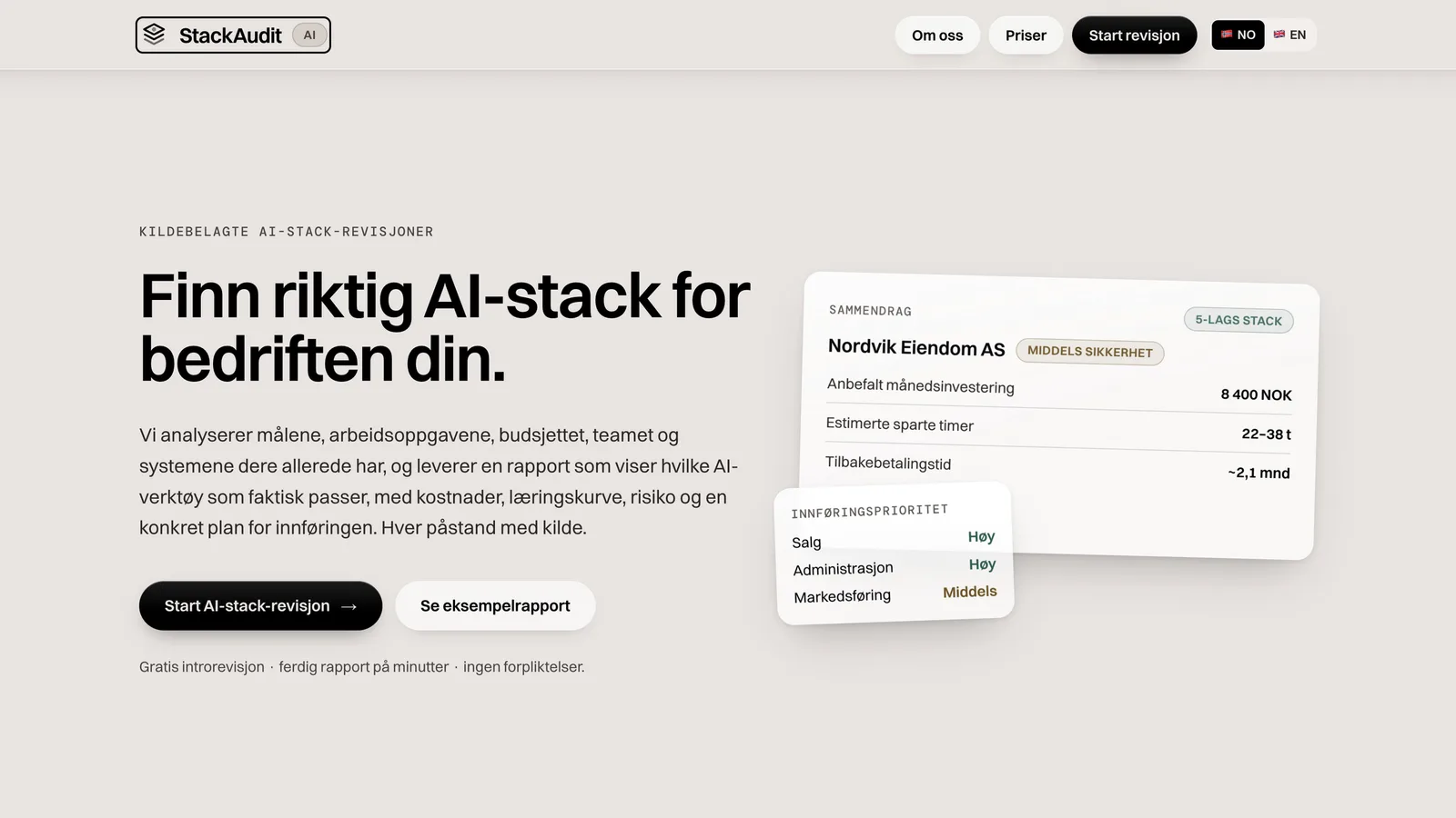The StackAudit landing page: the heading "Finn riktig AI-stack for bedriften din" beside a summary card showing an estimated annual investment, hours saved and a payback time