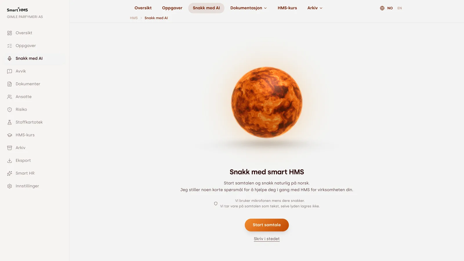 The Smart HMS voice assistant screen: a glowing orange three-dimensional orb above the heading "Snakk med smart HMS", a note that audio is not stored, and a Start conversation button